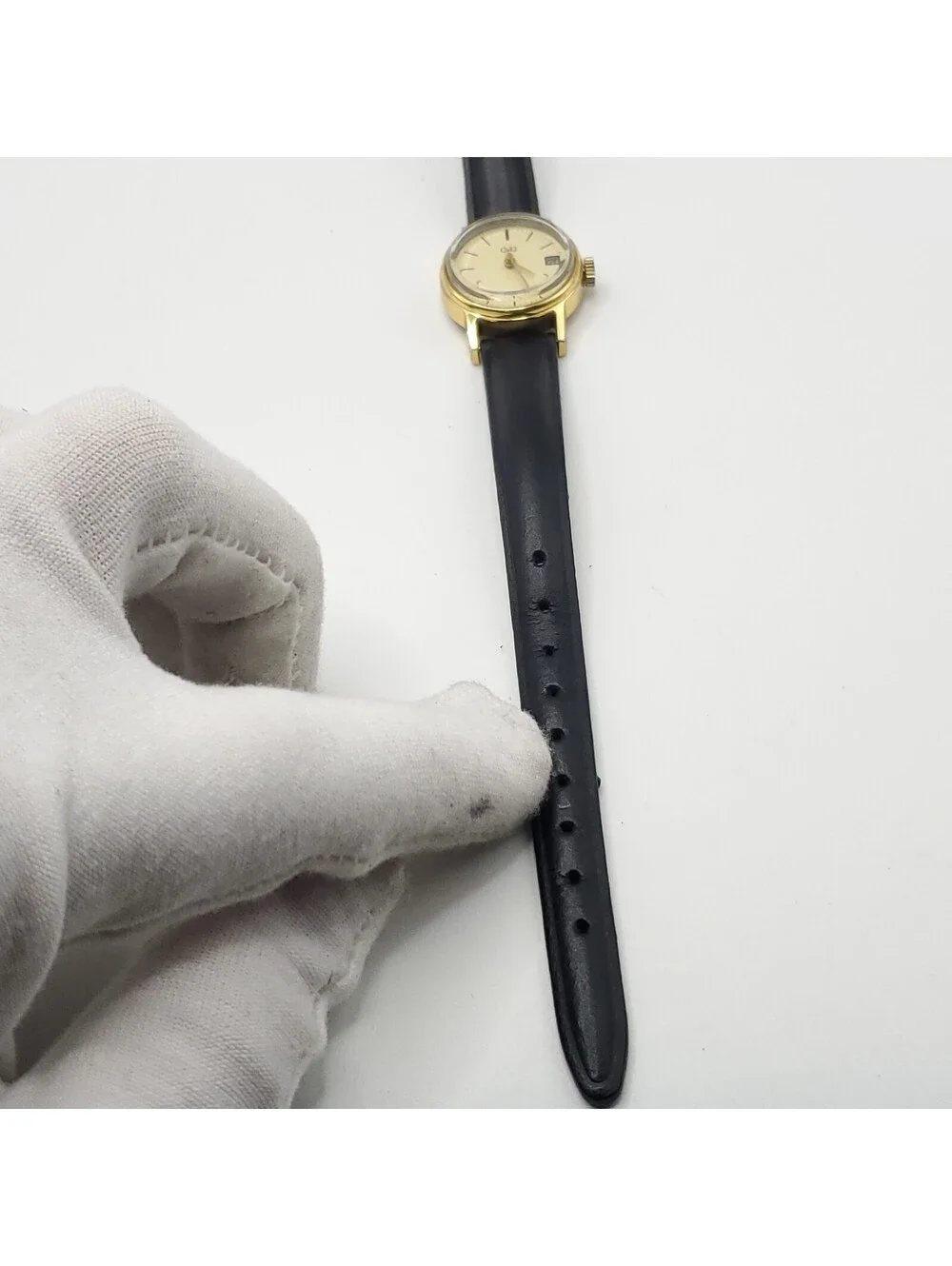 Q&Q Date Dial Mechanical Womens Watch For Parts Or Repair 22mm